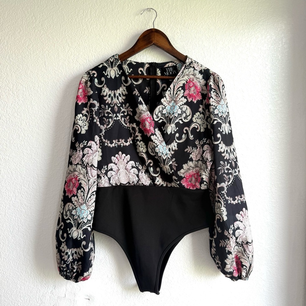 The Moon Womens Bodysuit Black Pink Floral Long Puff Sleeve Size Large